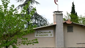 Cette photographie montre la mosquée Khadija de La Grand-Combe, dans le sud de la France, le 27 avril 2025, où Aboubakar, un fidèle, a été tué de plusieurs dizaines de coups de couteau à l'intérieur de la mosquée le 25 avril.