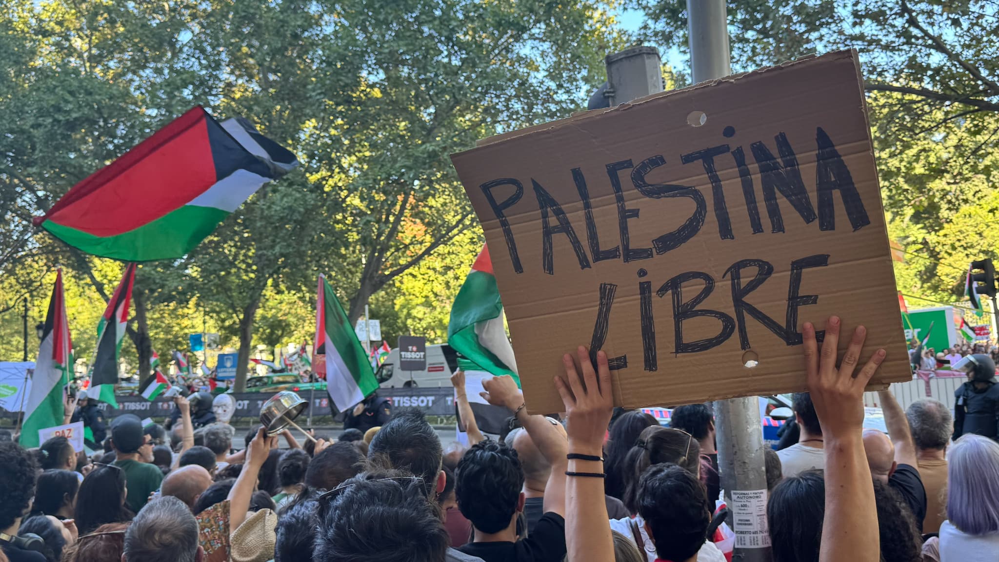 Des manifestants sur les routes de la Vuelta le 14 septembre 2025