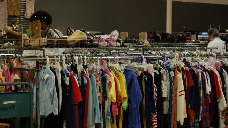 Les "Français se tirent une balle dans le pied": la France est le premier pays européen à appliquer l'interdiction des "polluants éternels" dans les vêtements et cosmétiques, dès le 1er janvier