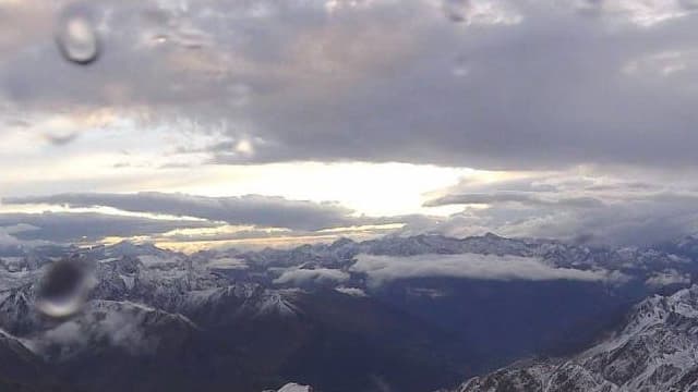 Premiers flocons de neige sur le Pic du Midi, immortalisé sur Twitter. 