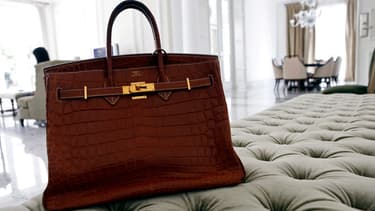Chaque exemplaire du sac Birkin est produit à la main, du début à la fin par un même ouvrier des ateliers d'Hermès.