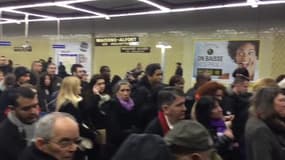 Trafic interrompu sur la ligne 8 du métro parisien. - Témoins BFMTV