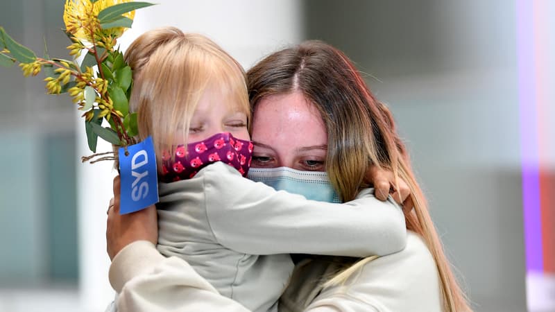 Les retrouvailles ont été nombreuses à l'aéroport international de Sydney le 1er novembre 2021, alors que les frontières australiennes ont rouvert après près de 600 jours.  