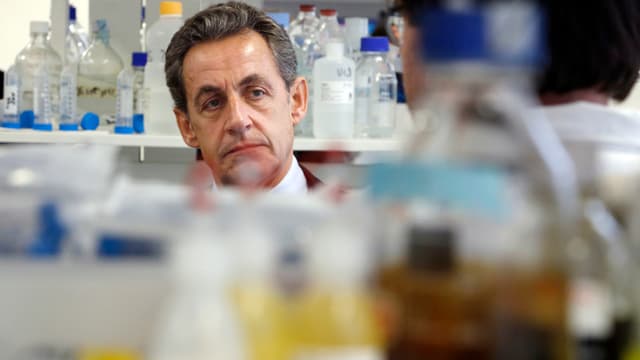 Nicolas Sarkozy lors d'une visite ce jeudi à l'hôpital Necker à Paris