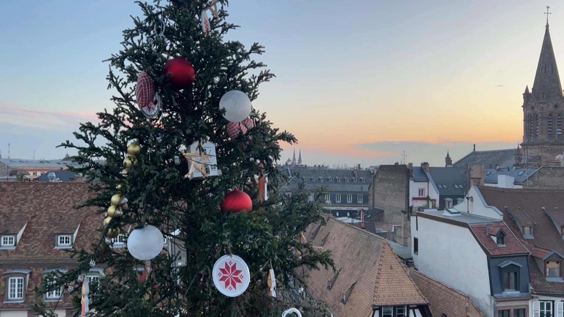 Strasbourg la décoration du grand sapin de Noël en 2024 aura pour