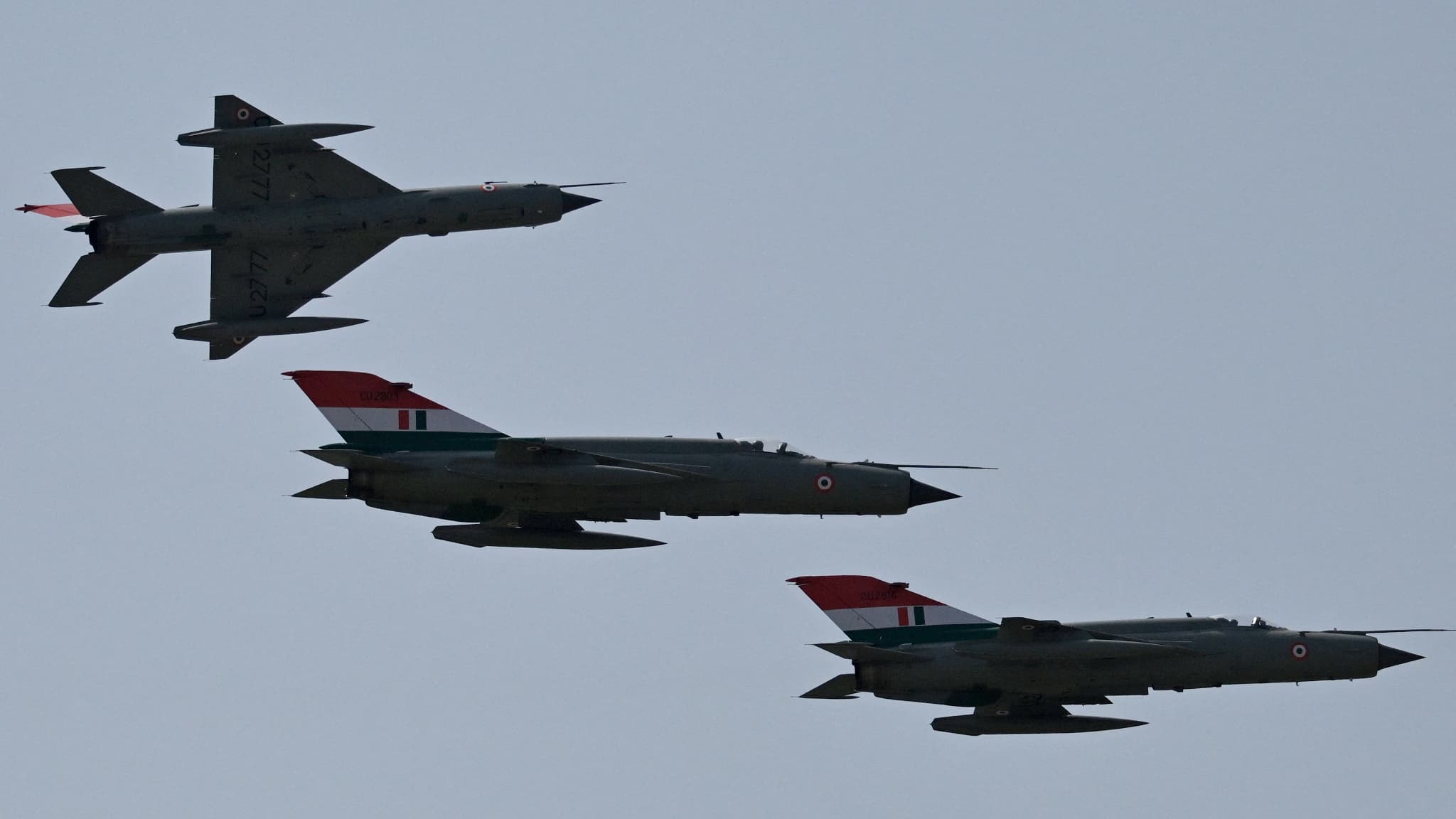 IL A VOLÉ PENDANT 60 ANS, OCCASIONNÉ 400 ACCIDENTS ET TUÉ 171 PILOTES: L'INDE DIT ADIEU À SES AVIONS RUSSES MIG-21, PARFOIS SURNOMMÉS LES "CERCUEILS VOLANTS"