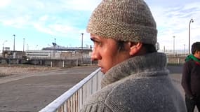 Assef Hussein Khail, migrant afghan de 33 ans, ce mardi à Calais, dans le Pas-de-Calais.