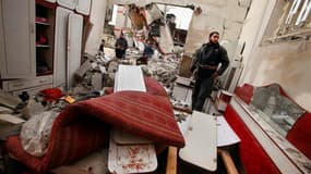 Maison détruite à Djabalya, après un raid aérien israélien. Tsahal a poursuivi lundi ses frappes dans le nord de la bande de Gaza d'où des Palestiniens ont continué à tirer des roquettes sur le sud de l'Etat hébreu, lors d'un quatrième jour de violences q