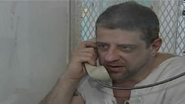 Henry "Hank" Skinner au parloir de la prison.