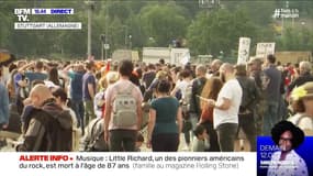 En Allemagne, ces manifestants protestent contre le confinement