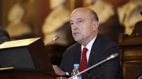 Alain Juppé estime qu'Arnaud Montebourg "tue la confiance" du monde de l'entreprise.