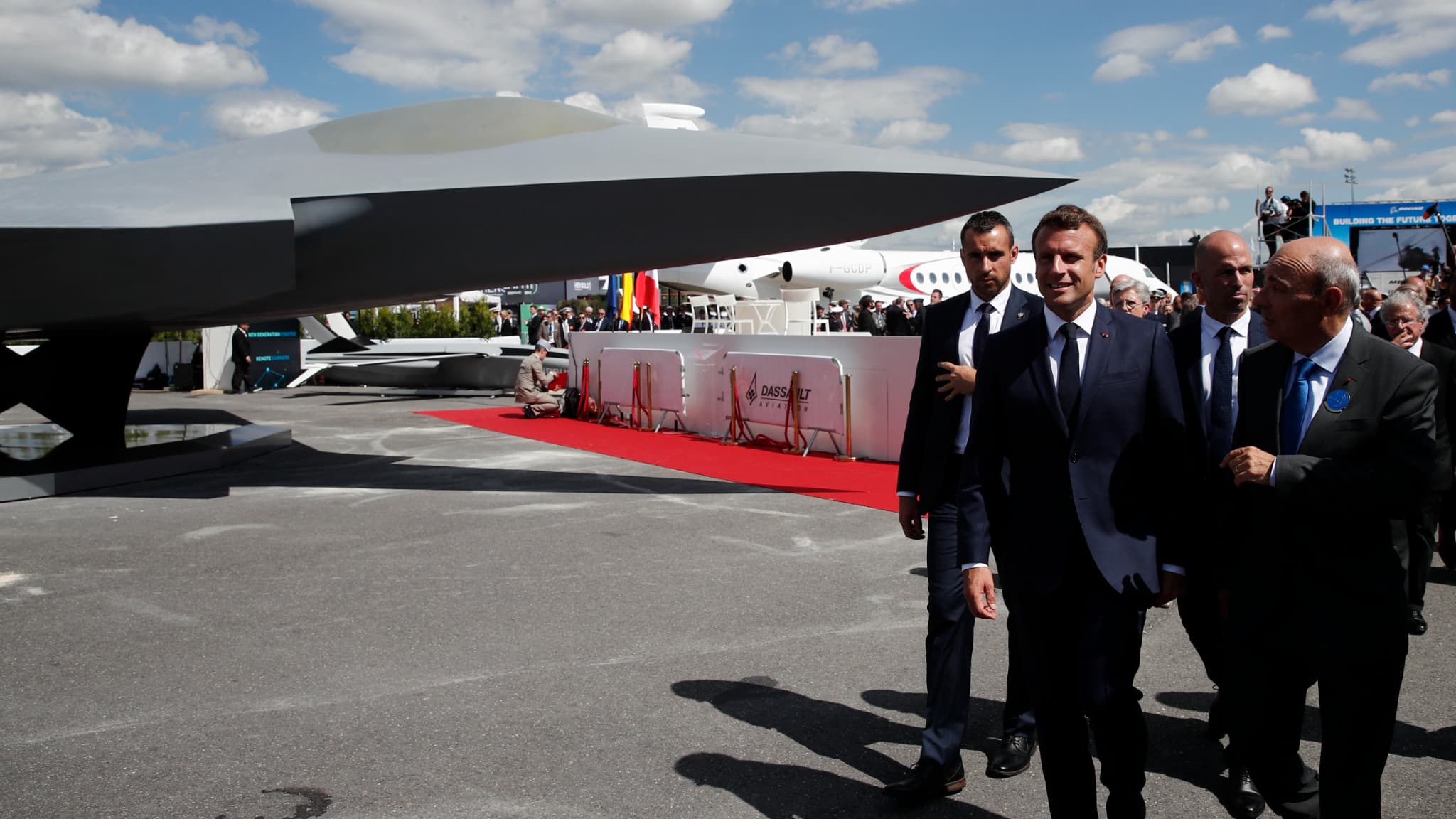 LE SCAF EST AU POINT MORT: EMMANUEL MACRON APPELLE PARIS ET BERLIN À "MAINTENIR LE CAP" POUR LE FUTUR AVION DE COMBAT EUROPÉEN