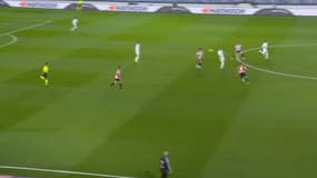 Une passe du dos de Benzema avec le Real Madrid, le 15 décembre 2020