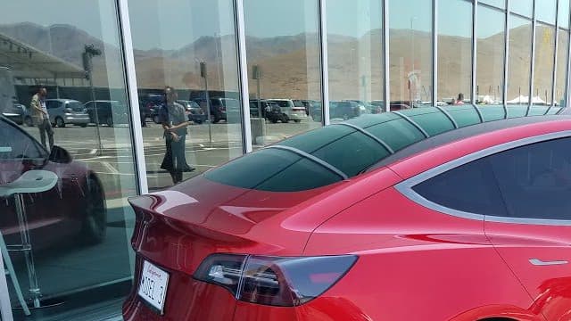 Le développement de la Model 3 s'est achevé il y a deux semaines. Sa production débutera l'été prochain, avec 373.000 commandes déjà enregistrées.