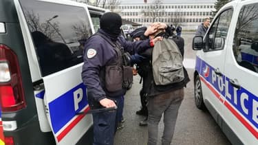 148 interpellés à Mantes-la-Jolie -