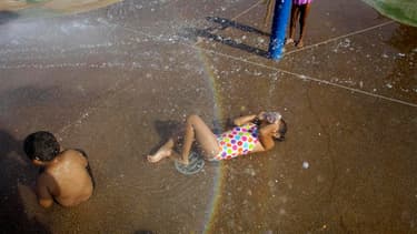 A Tempe, dans l'Arizona. Une canicule exceptionnelle s'abat actuellement sur certaines régions de l'ouest des Etats-Unis, du Nevada à l'Arizona, où des températures records ou proches des records sont attendues. /Photo prise le 28 juin 2013/REUTERS/Joshua