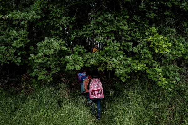Children will attend a course in the forest of Upie (Drôme) to protest the lack of reopening of a school on 12 May 2020.