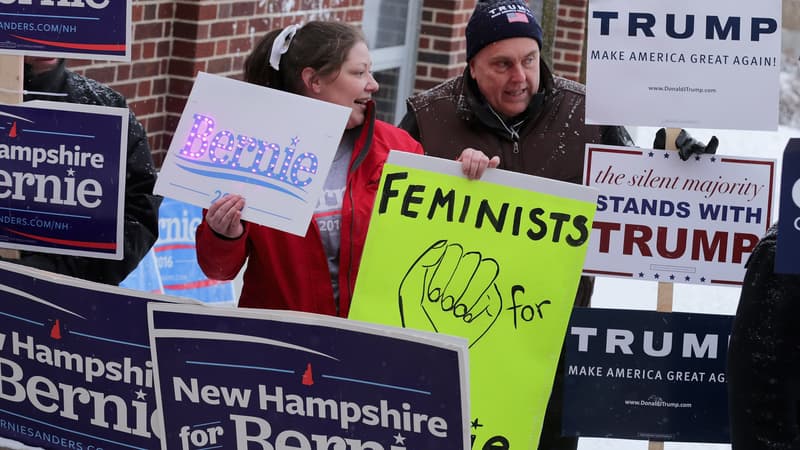 Des supporters de Donald Trump et Bernie Sanders, le 9 février, devant un bureau de vote de Manchester, dans le New Hampshire.