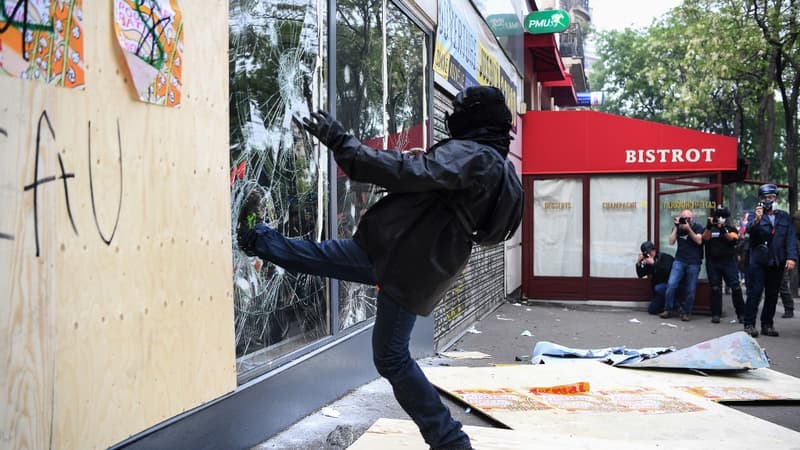 Un casseur lors de la manifestation du 1er mai 2019 à Paris.