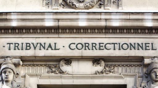 Le fronton d'un tribunal (illustration)