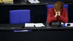 La chancelière allemande Angela Merkel à la chambre basse du parlement le 9 décembre 2020 à Berlin
