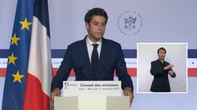 Le porte-parole du gouvernement, Gabriel Attal, tient un point presse à l'issue du Conseil des ministres, le 17 novembre 2021.