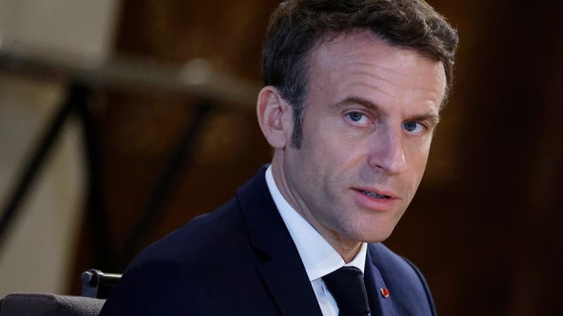 EN DIRECT - Emmanuel Macron va adresser ses vSux aux Français