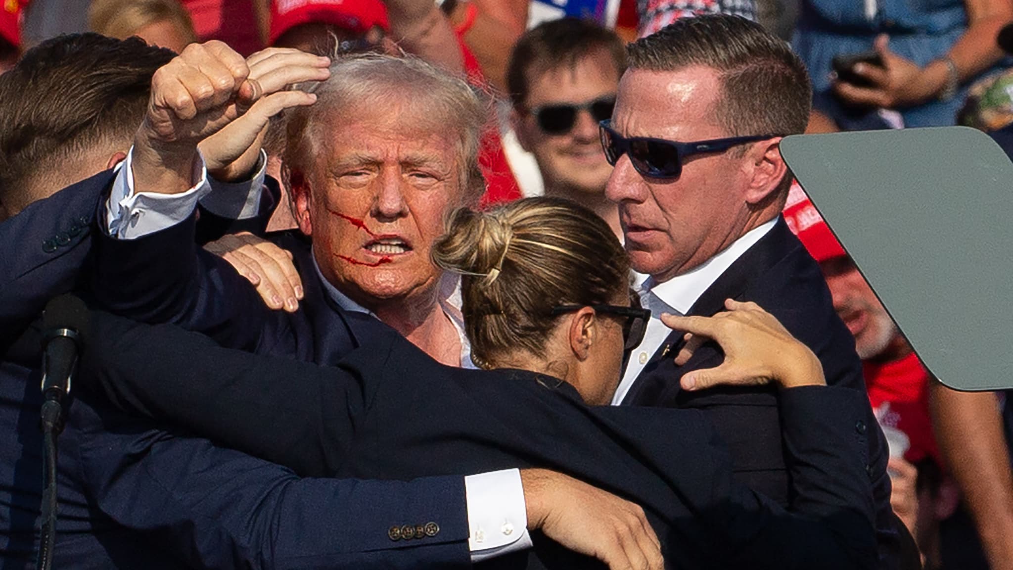 Donald Trump après avoir échapper à une tentative d'assassinat à Butler en Pennsylvanie, le 13 juillet 2024