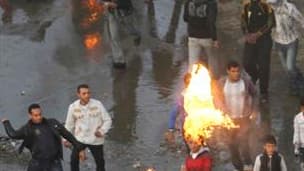 Manifestation à Suez, à l'est du Caire. Des manifestations réclamant le départ du président Hosni Moubarak se sont poursuivies jeudi pour une troisième journée consécutive en Egypte, où Mohamed ElBaradeï est arrivé pour participer vendredi à de nouveaux r