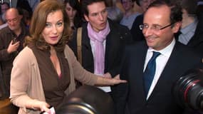 François Hollande a défendu la parité vendredi, en présence de sa compagne Valérie Trierweiler. Le candidat socialiste à la présidentielle a promis de nommer autant de femmes que d'hommes au gouvernement s'il était élu président en mai, et a détaillé plus