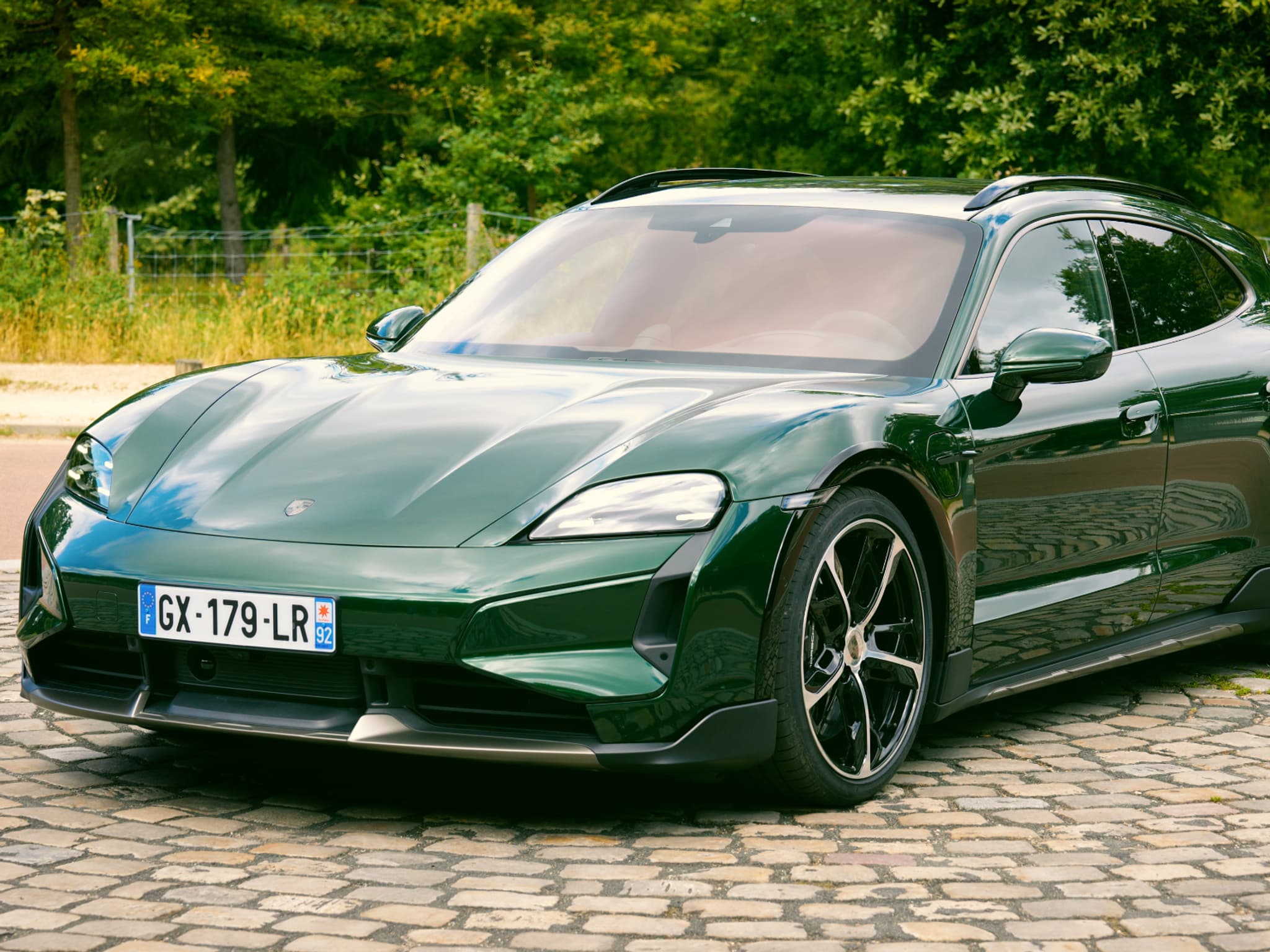 ESSAI. Porsche Taycan Cross Turismo, virage réussi dans la sportivité  électrique