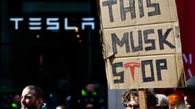 Une manifestation devant une concession Tesla à Berlin le 5 avril dernier.