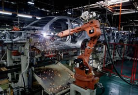En 2025, les robots feront au travail plus de tâches que les humains 