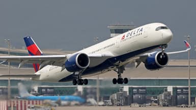 Un Airbus A350-941 de Delta Air Lines décolle de l'aéroport de Barcelone-El Prat, à Barcelone, en Espagne, le 8 septembre 2025.