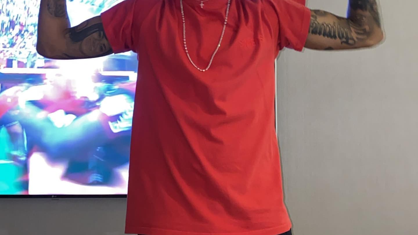 Neymar en train d'imiter la célébration de Gabigol Neymar en train d'imiter la célébration de Gabigol