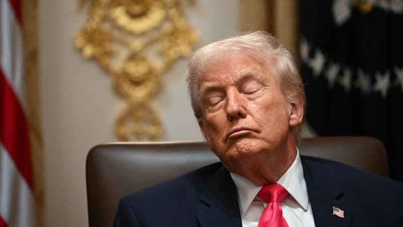Donald Trump surpris en train de lutter pour ne pas s'endormir lors d'une réunion de cabinet