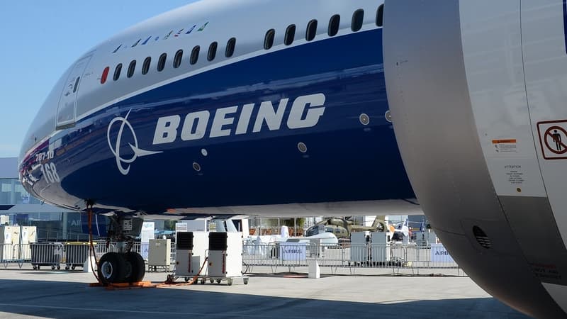 Boeing est empêtré dans les déboires de son avion vedette.