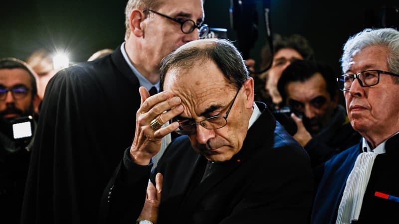 L'archevêque de Lyon Philippe Barbarin, le 7 janvier 2019 lors de son arrivée au tribunal correctionnel de Lyon. 
