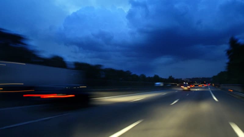 Un adolescent oublié sur le bord de la route (Photo d'illustration)