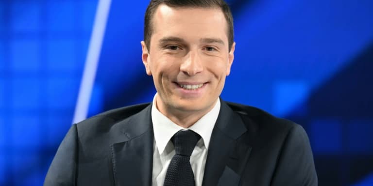 Le président du Rassemblement National Jordan Bardella, le 2 mai 2024 sur le plateau de BFMTV à Paris