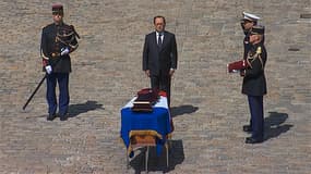 François Hollande a rendu hommage mercredi aux trois soldats morts au Mali.