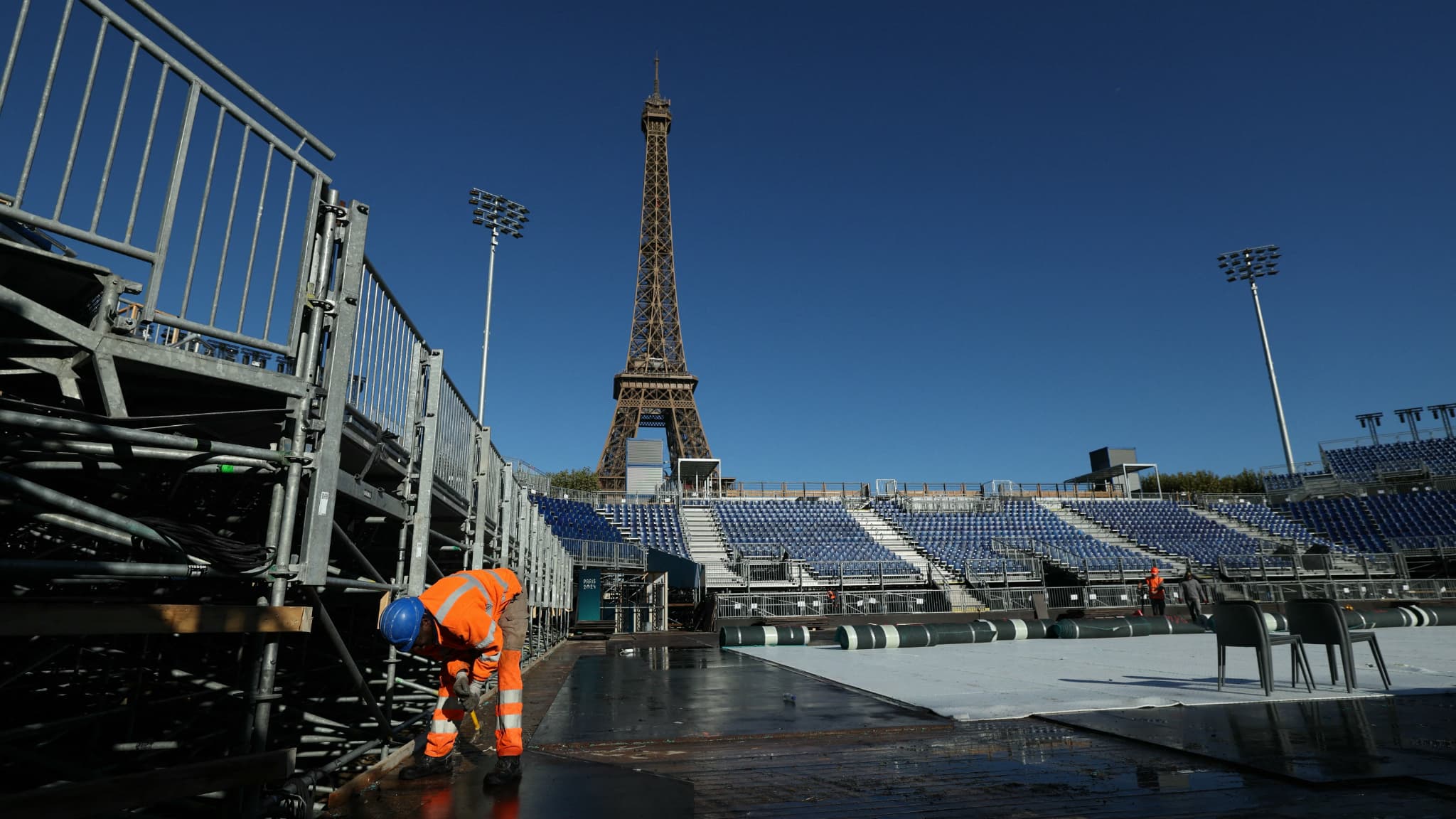 Le démontage des installations olympiques au Champ-de-Mars, le 13 septembre 2024 Le démontage des installations olympiques au Champ-de-Mars, le 13 septembre 2024