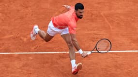 Novak Djokovic en difficulté lors du tournoi de Monte-Carlo contre Alejandro Tabilo, le 9 avril 2025