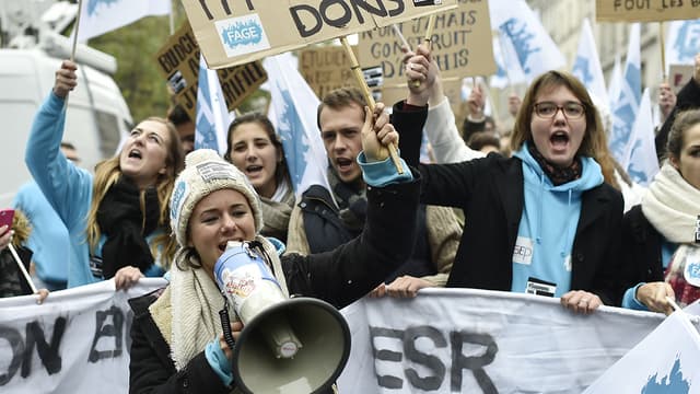Manifestation étudiante contre l'austérité à Paris, en octobre 2015.