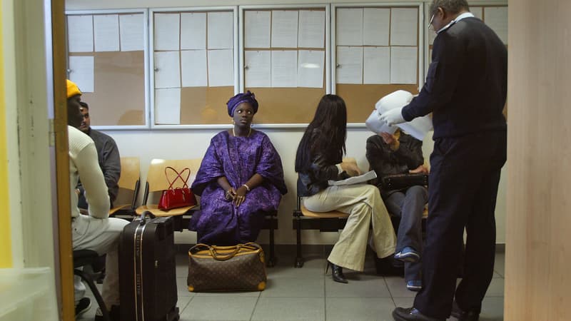 Dans la zone d'attente de l'aéroport de Roissy, en 2003. (photo d'illustration)