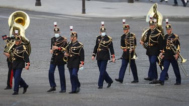 Des membres de l'orchestre de la Garde républicaine sur la place de la Concorde, où sont organisées les cérémonies de la Fête nationale, le 14 juillet 2020.