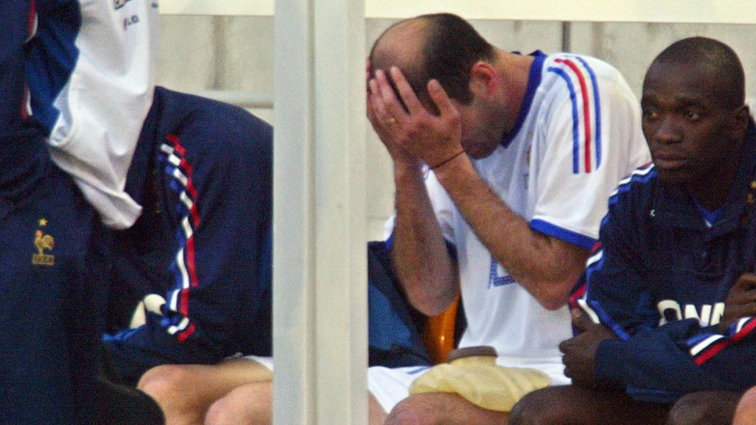 Zinedine Zidane blessé à la cuisse lors de Corée du Sud-France en mai 2002