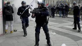 Des policiers pendant la manifestation anti-loi travail du 28 avril, à Rennes. (photo d'illustration)