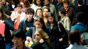 Les Français font plus confiance à leur épargne qu'à leur retraite pour financer leurs vieux jours, selon un sondage CSA pour le Conseil supérieur du notariat publié mardi. /Photo d'archives/REUTERS