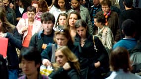 Les Français font plus confiance à leur épargne qu'à leur retraite pour financer leurs vieux jours, selon un sondage CSA pour le Conseil supérieur du notariat publié mardi. /Photo d'archives/REUTERS